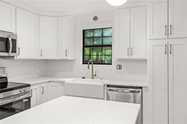 6800 Thunder Trail, Gainesville, GA 30506