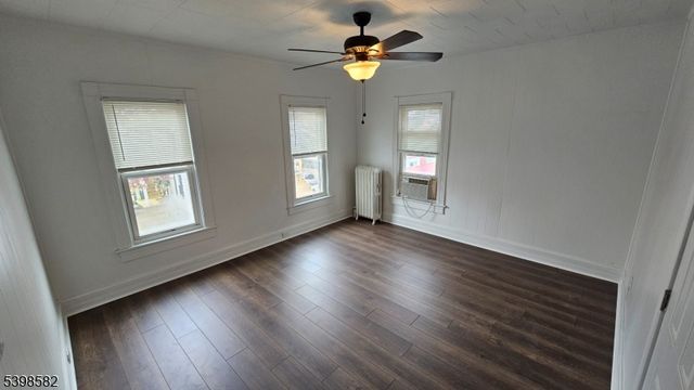 5 Jefferson St, Newton Town, NJ 07860