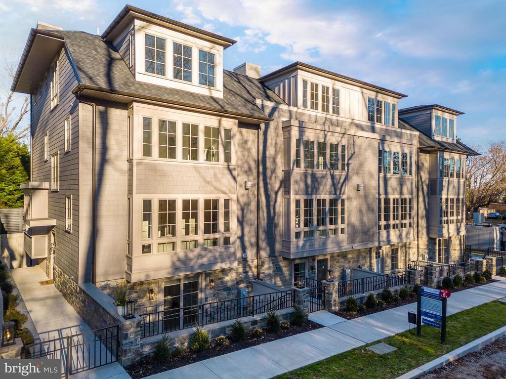 8207 SHAWNEE ST, Philadelphia, PA 19118