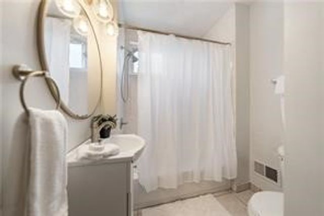 1213 4th Ave, Coraopolis, PA 15108