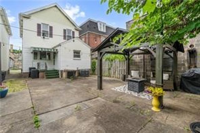 1213 4th Ave, Coraopolis, PA 15108