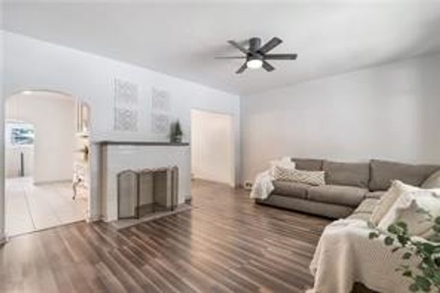 1213 4th Ave, Coraopolis, PA 15108