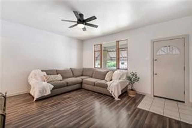 1213 4th Ave, Coraopolis, PA 15108