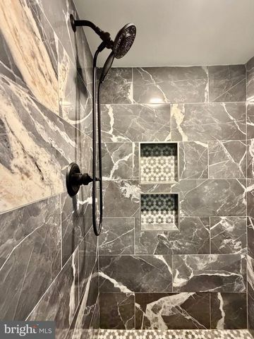 1 BROADLEAF CT, Baltimore, MD 21234