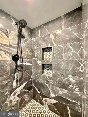 1 BROADLEAF CT, Baltimore, MD 21234