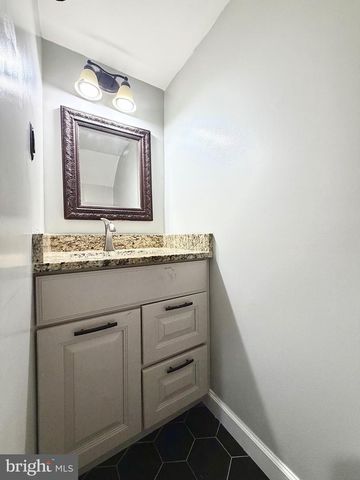 1 BROADLEAF CT, Baltimore, MD 21234