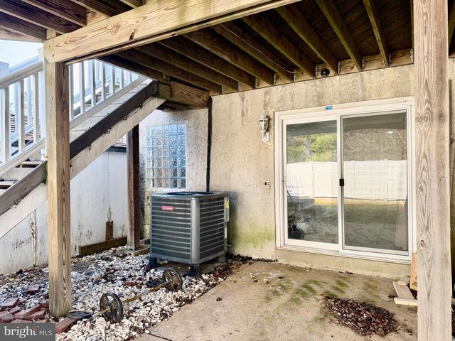 1 BROADLEAF CT, Baltimore, MD 21234