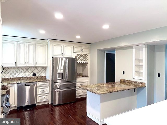 1 BROADLEAF CT, Baltimore, MD 21234