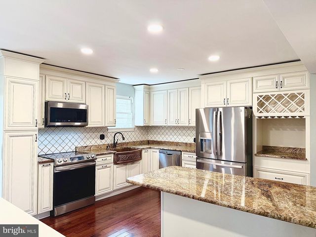 1 BROADLEAF CT, Baltimore, MD 21234