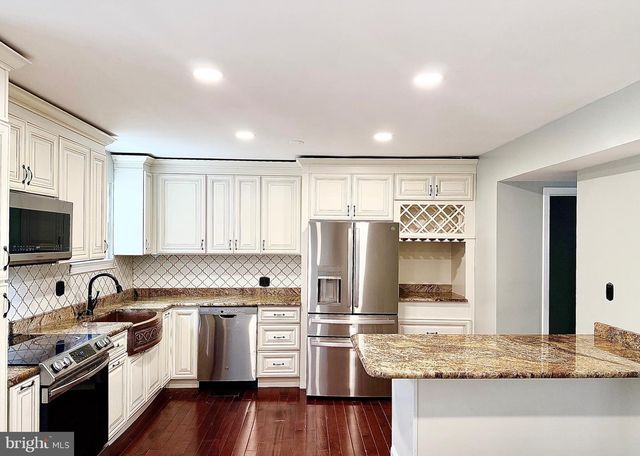 1 BROADLEAF CT, Baltimore, MD 21234