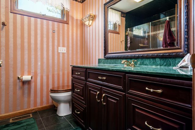 1700 Candlewick Drive, Poplar Grove, IL 61065