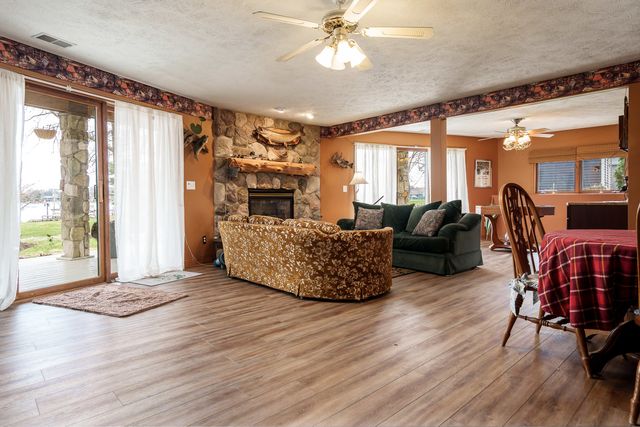 1700 Candlewick Drive, Poplar Grove, IL 61065