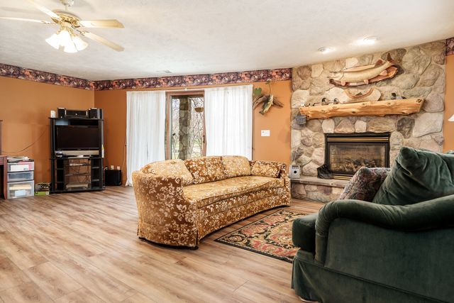 1700 Candlewick Drive, Poplar Grove, IL 61065