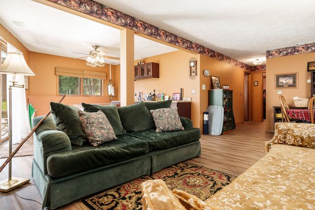 1700 Candlewick Drive, Poplar Grove, IL 61065