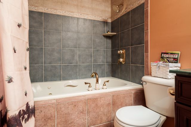 1700 Candlewick Drive, Poplar Grove, IL 61065