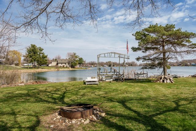 1700 Candlewick Drive, Poplar Grove, IL 61065