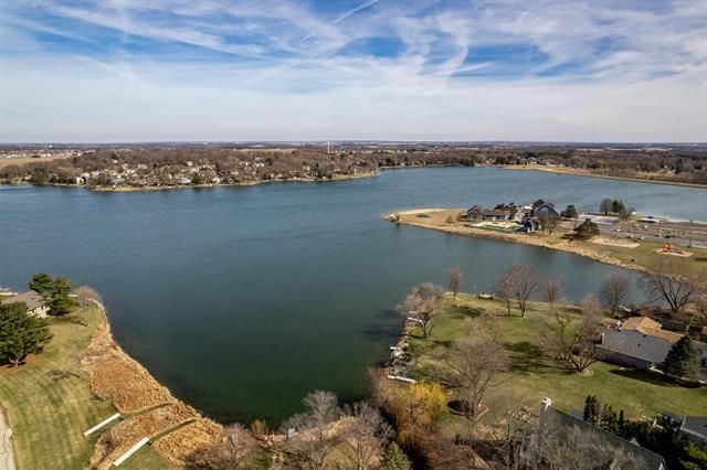 1700 Candlewick Drive, Poplar Grove, IL 61065