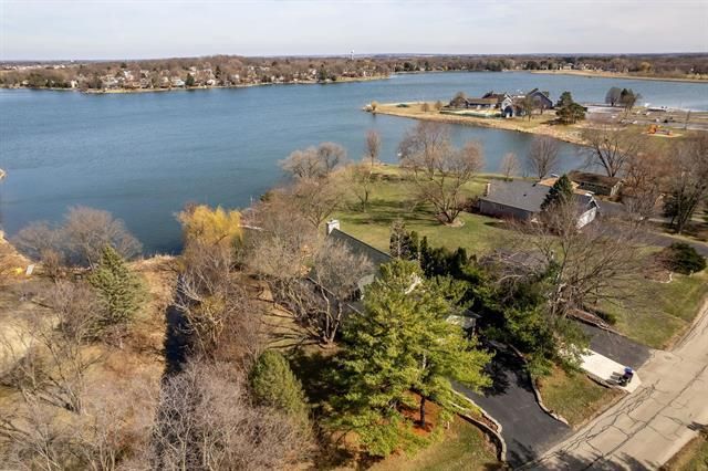 1700 Candlewick Drive, Poplar Grove, IL 61065