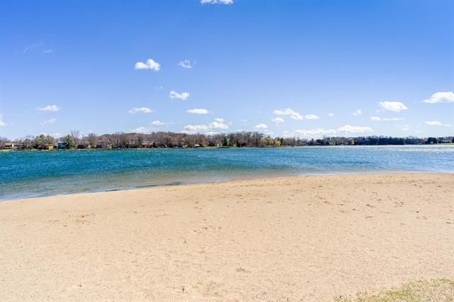 1700 Candlewick Drive, Poplar Grove, IL 61065