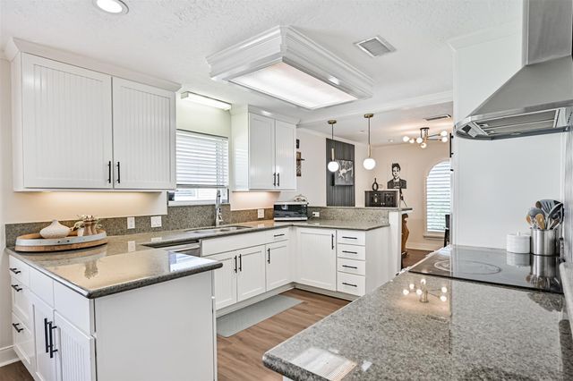 7 Park Lane, Galveston, TX 77551