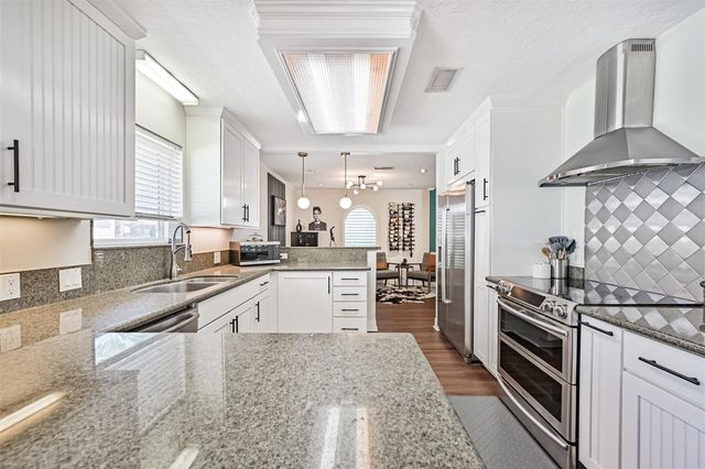 7 Park Lane, Galveston, TX 77551