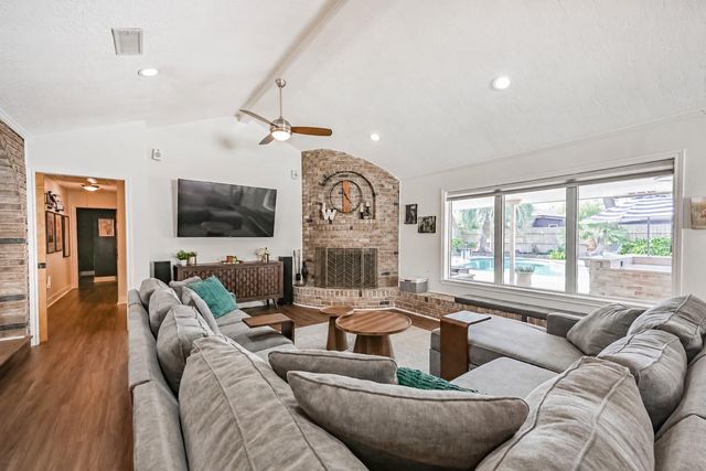 7 Park Lane, Galveston, TX 77551