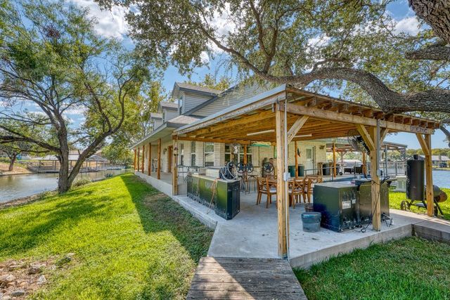 116 Shady CIR, Sunrise Beach, TX 78643