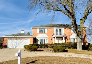 19W084 N Chateaux Avenue, Oak Brook, IL 60523