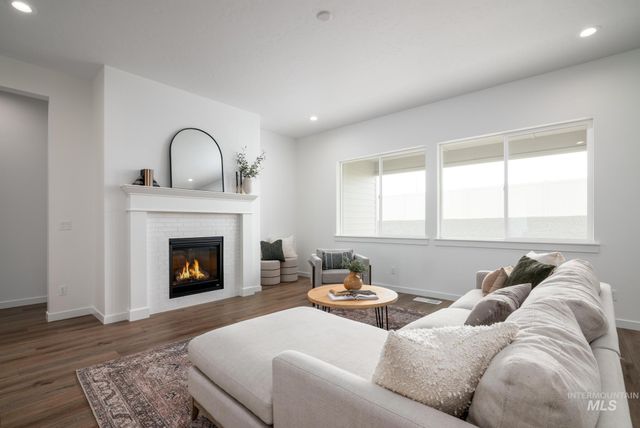 320 Orrison St, Caldwell, ID 83607