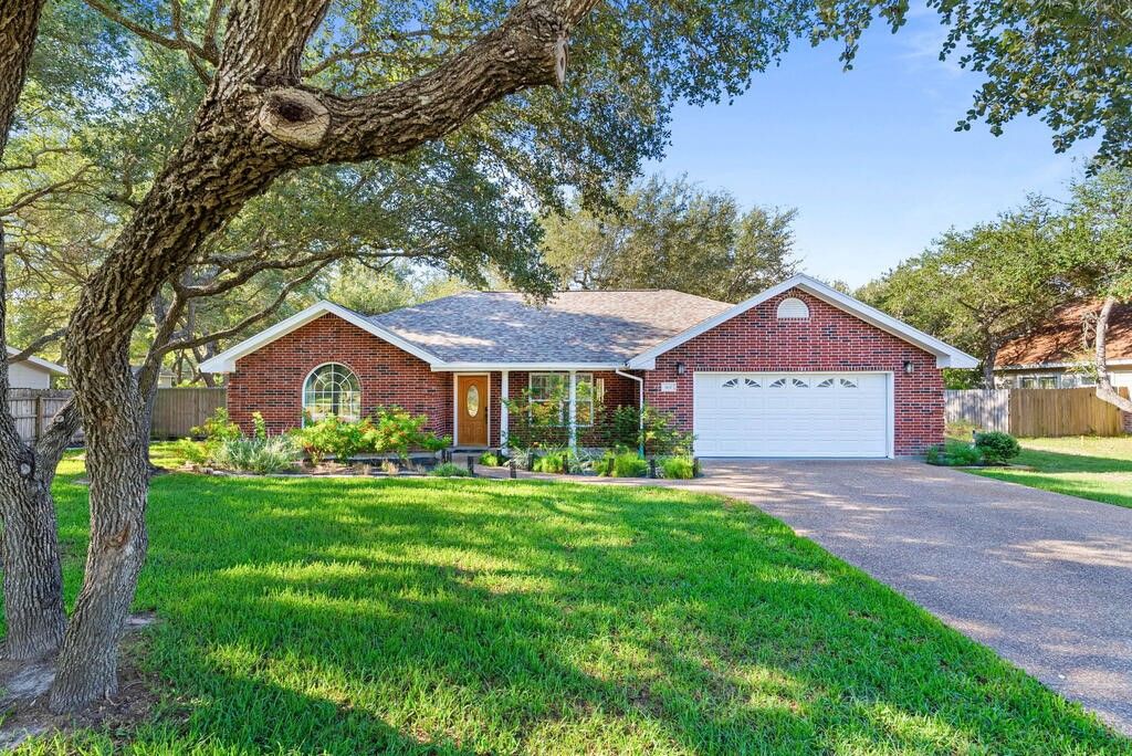 102 NORTH SANTA CLARA DR Dr, Rockport, TX 78382 — exterior