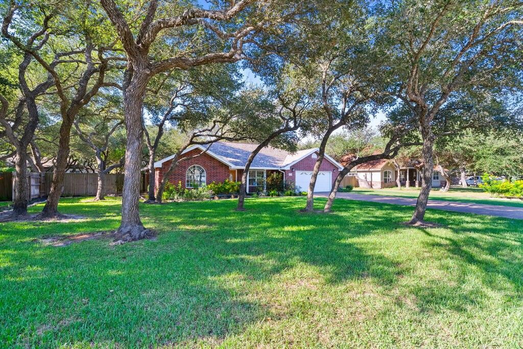 102 NORTH SANTA CLARA DR Dr, Rockport, TX 78382 — photo 2