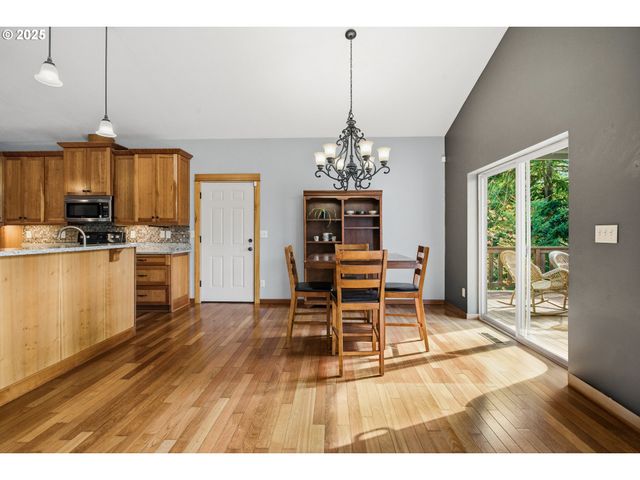 156 WETLEAU Dr, Lowell, OR 97452