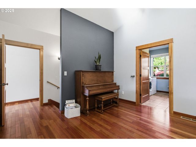 156 WETLEAU Dr, Lowell, OR 97452