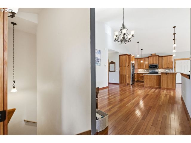 156 WETLEAU Dr, Lowell, OR 97452