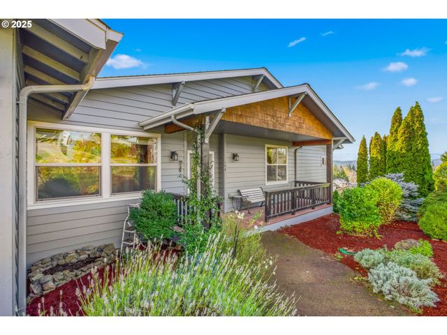 156 WETLEAU Dr, Lowell, OR 97452