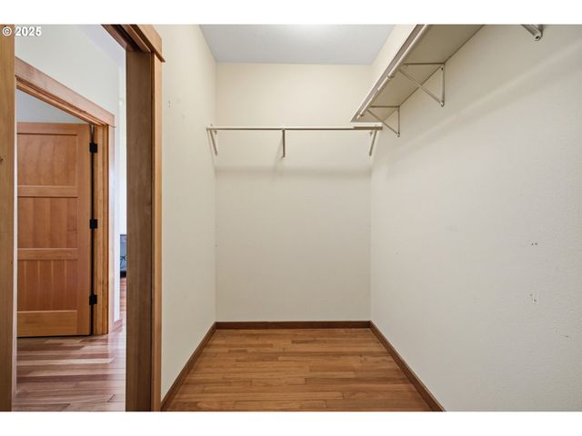 156 WETLEAU Dr, Lowell, OR 97452