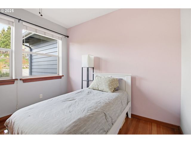 156 WETLEAU Dr, Lowell, OR 97452