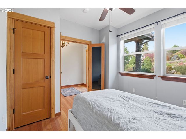 156 WETLEAU Dr, Lowell, OR 97452