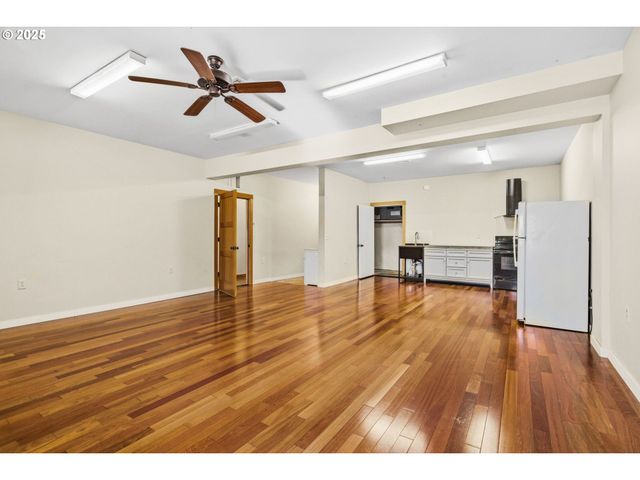 156 WETLEAU Dr, Lowell, OR 97452