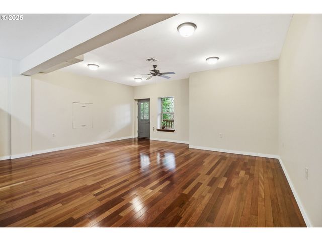 156 WETLEAU Dr, Lowell, OR 97452