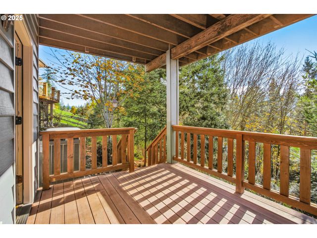 156 WETLEAU Dr, Lowell, OR 97452