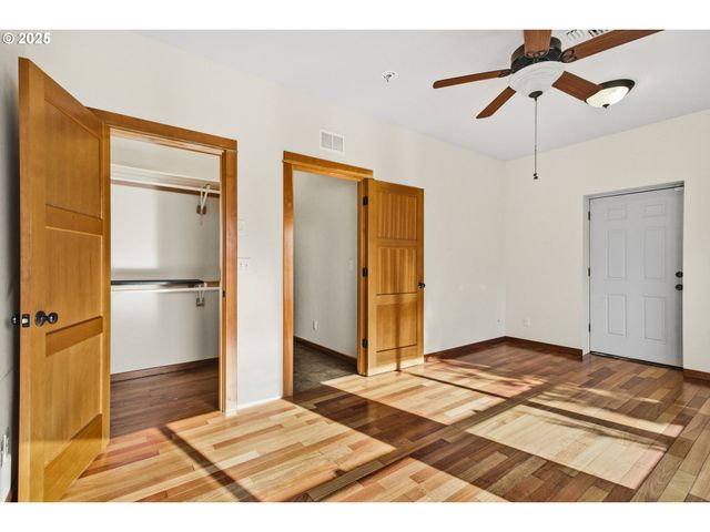 156 WETLEAU Dr, Lowell, OR 97452