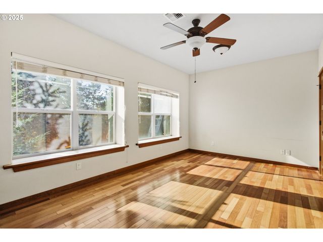 156 WETLEAU Dr, Lowell, OR 97452