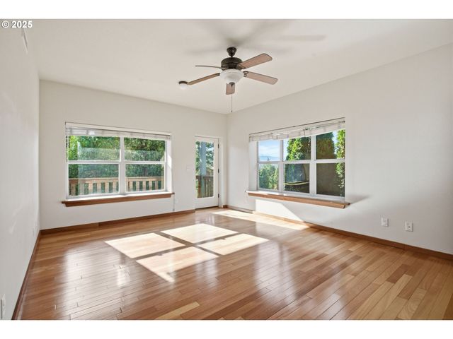 156 WETLEAU Dr, Lowell, OR 97452