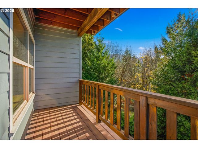 156 WETLEAU Dr, Lowell, OR 97452