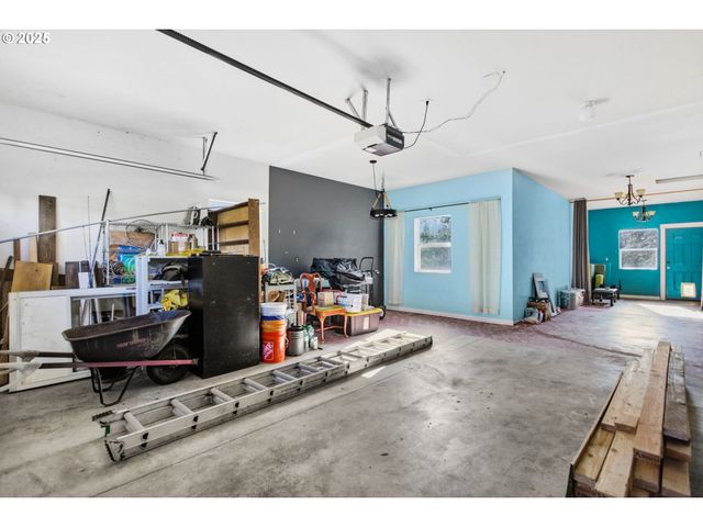 156 WETLEAU Dr, Lowell, OR 97452