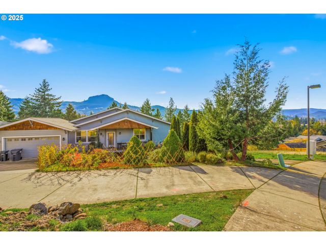 156 WETLEAU Dr, Lowell, OR 97452
