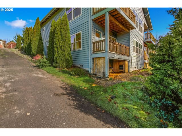 156 WETLEAU Dr, Lowell, OR 97452
