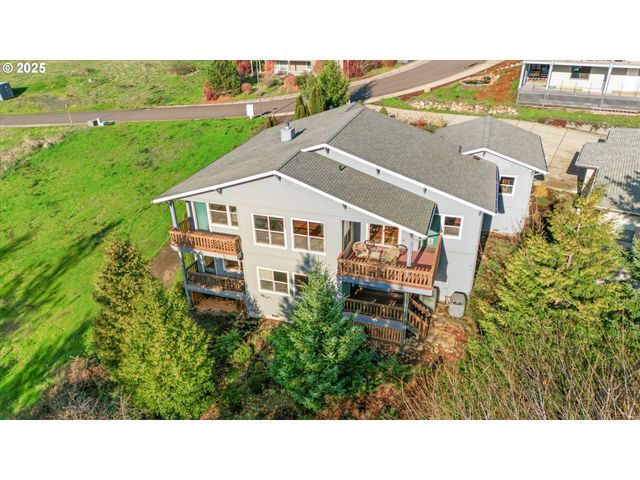 156 WETLEAU Dr, Lowell, OR 97452