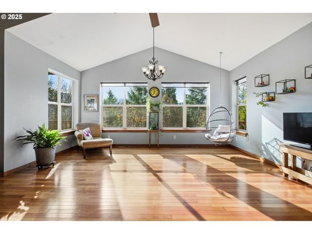 156 WETLEAU Dr, Lowell, OR 97452